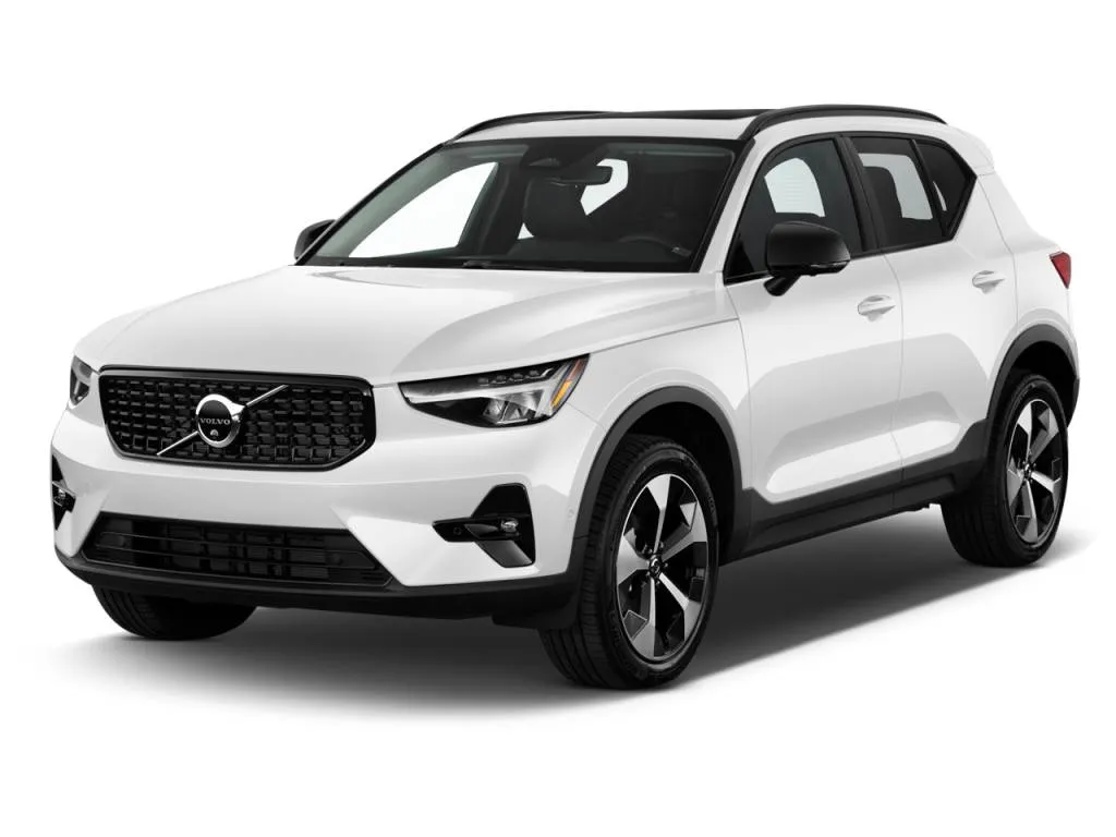 2025 volvo xc40 b5 awd plus dark theme angular front exterior view_100941946_l